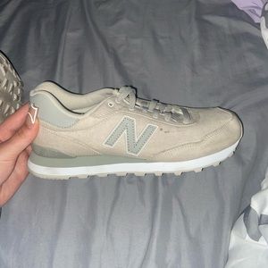 Off white size 9.5 women’s New Balance tennis shoes. Worn one time.